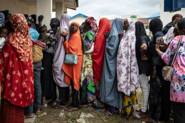 -أدى الصراع المستمر والانهيار الاقتصادي والعديد من حالات الطوارئ الإنسانية إلى تدمير السودان، مما دفع الملايين إلى مواجهة الجوع الشديد والنزوح