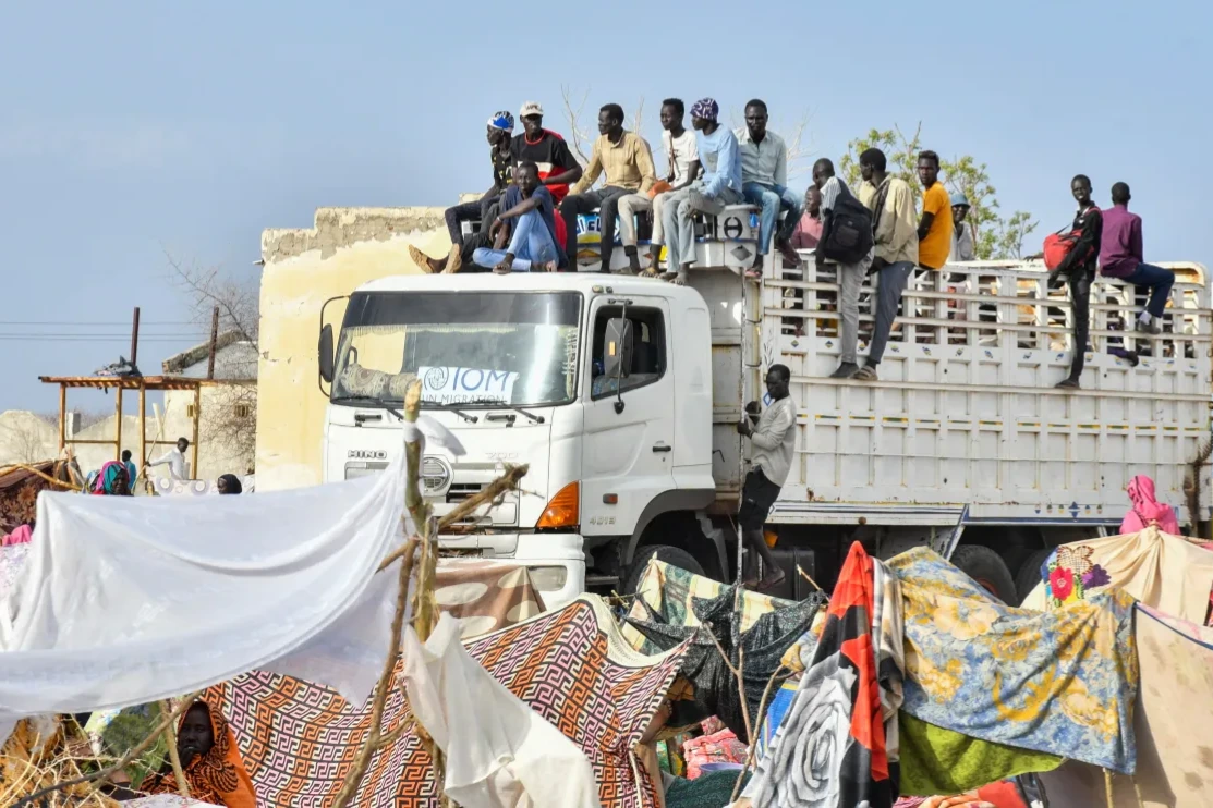 -أدى الصراع المستمر والانهيار الاقتصادي والعديد من حالات الطوارئ الإنسانية إلى تدمير السودان، مما دفع الملايين إلى مواجهة الجوع الشديد والنزوح