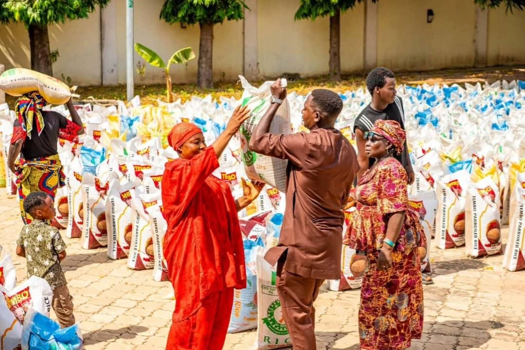-أدى الصراع المستمر والانهيار الاقتصادي والعديد من حالات الطوارئ الإنسانية إلى تدمير السودان، مما دفع الملايين إلى مواجهة الجوع الشديد والنزوح