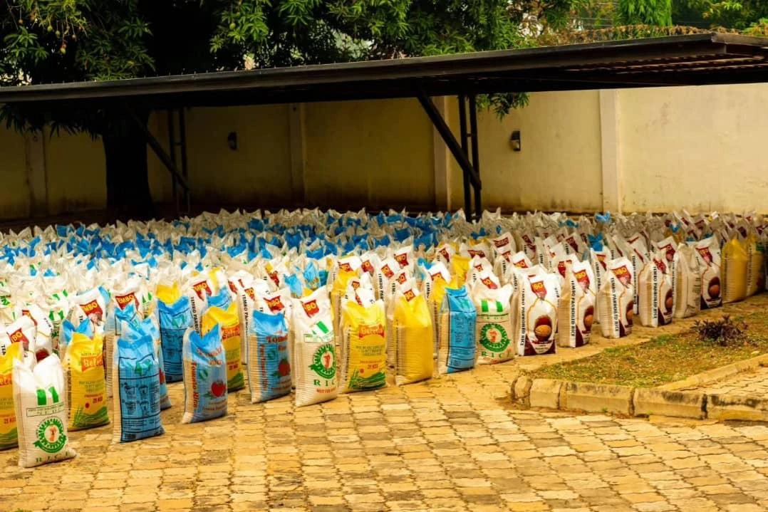 -أدى الصراع المستمر والانهيار الاقتصادي والعديد من حالات الطوارئ الإنسانية إلى تدمير السودان، مما دفع الملايين إلى مواجهة الجوع الشديد والنزوح