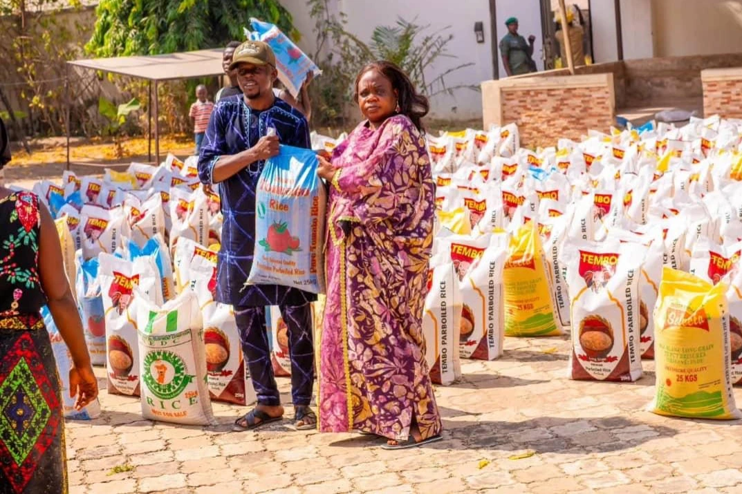 -أدى الصراع المستمر والانهيار الاقتصادي والعديد من حالات الطوارئ الإنسانية إلى تدمير السودان، مما دفع الملايين إلى مواجهة الجوع الشديد والنزوح